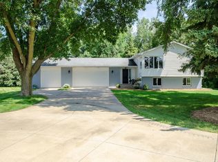 58910 220th St, Austin, MN 55912