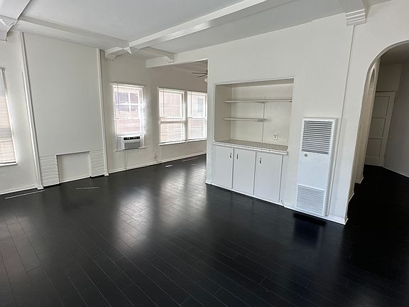 5th image of 152 S Maple Dr #8