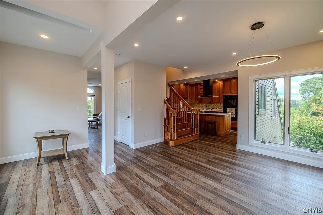 3 bed, 3.5 bath, 2693 sqft, $4,000 — Photo 3