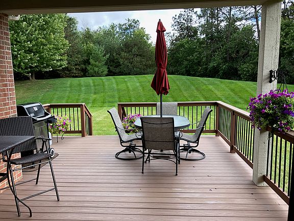 3rd image of 7580 Brookdale Ct