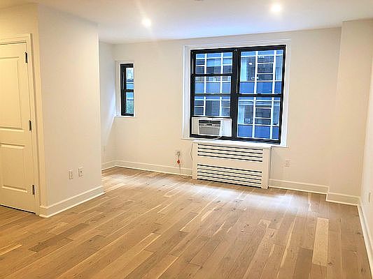 3rd image of 160 E 48th St #S9