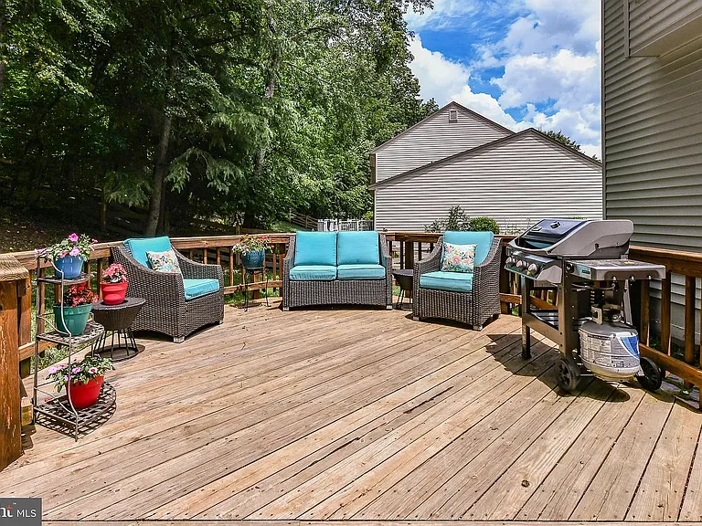 7910 Oak Hollow Ln — Photo 5
