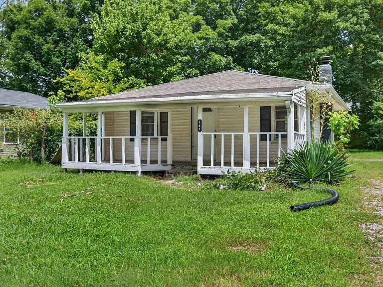 141 W Rossview Rd — Photo 3