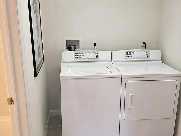 118 Washington Pl — Photo 6