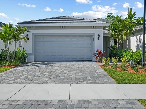 1223 Harper Way Cmn #9, Vero Beach, FL 32960