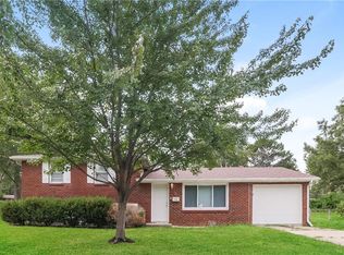 1105 NE 69th St, Gladstone, MO 64118