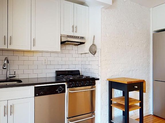5th image of 130 W 10th St #8