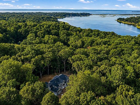 2nd image of 550 Moriches Road