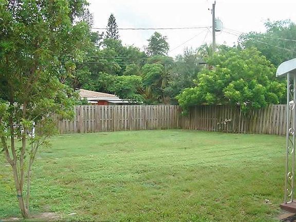 2nd image of 515 SW 16th Ct