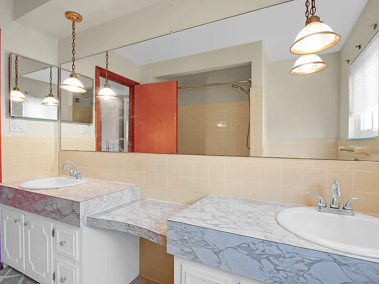 12951 Common Rd — Photo 17