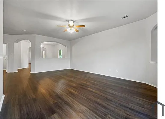 4 bed, 2626 sqft, $3,200 — Photo 2