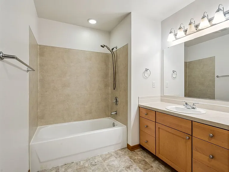 2-Bedroom Apartment for Rent at North Admiral Court - West Seattle — Photo 18
