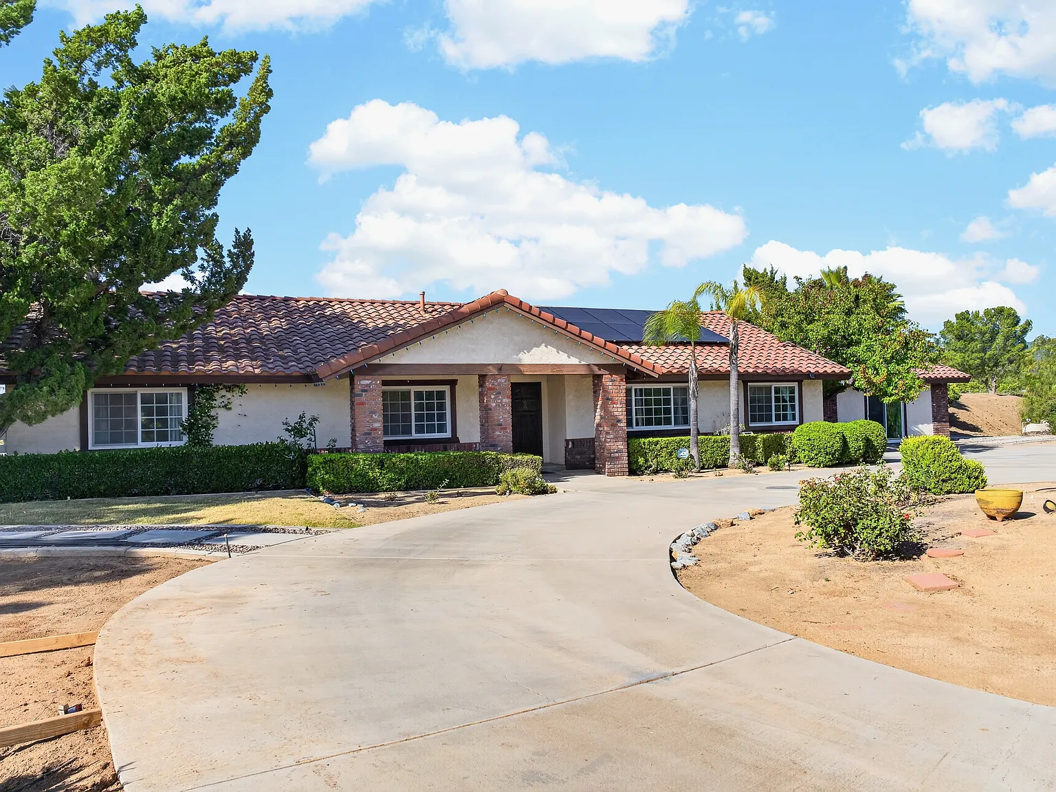 5 bed, 2800 sqft, $5,000 — Photo 2