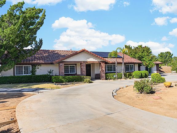 2nd image of 35800 Calle Nopal Rd