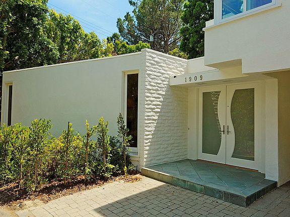 2nd image of 1909 N Beverly Dr