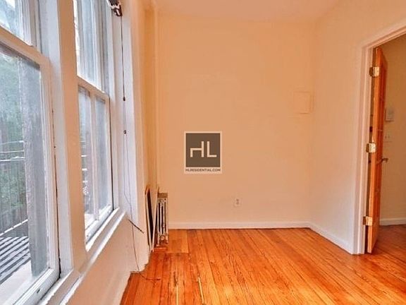 2nd image of 189 Waverly Pl APT 7