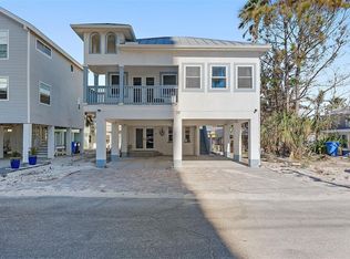 38 77th Ave, Treasure Island, FL 33706