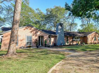 720 Surrey Ln, Wallis, TX 77485