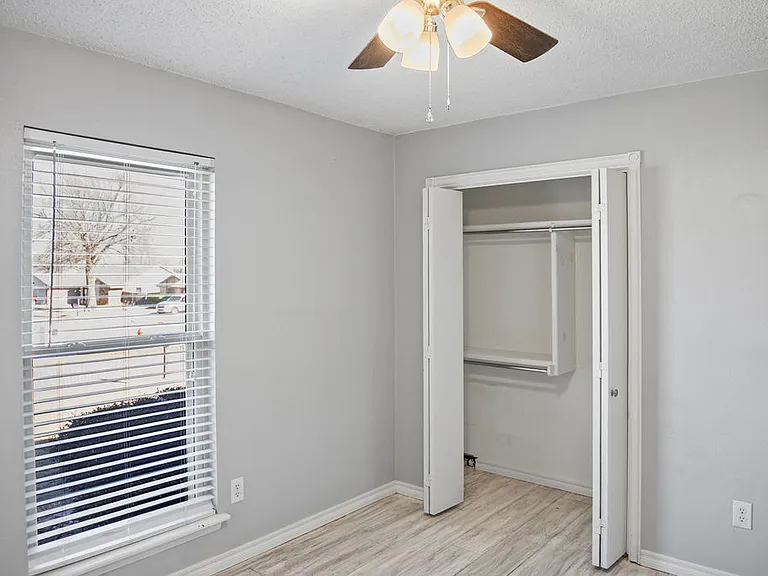 9724 Kent Dr — Photo 3