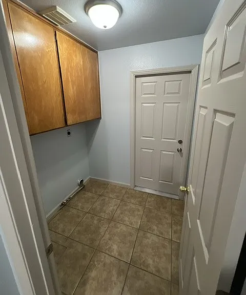 1110 Belmont St — Photo 11