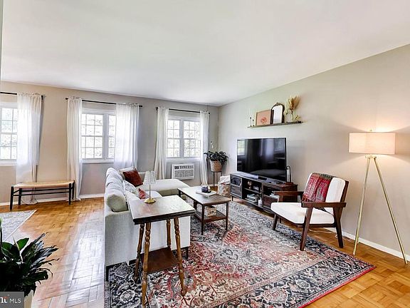 4th image of 3442 Martha Custis Dr