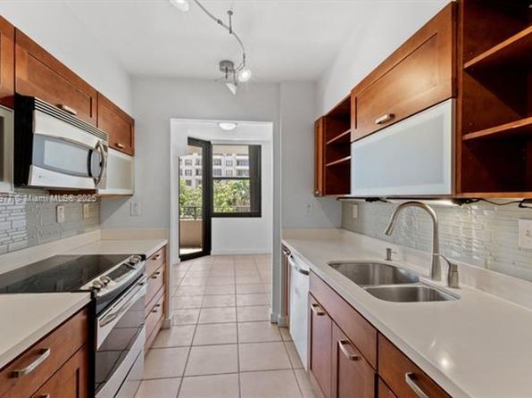 161 Crandon Blvd APT 426