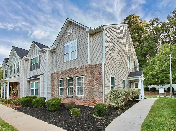 727 Plaza Walk Dr, Charlotte, NC 28215