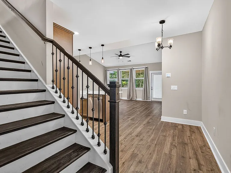 7795 Park Gate Dr — Photo 7