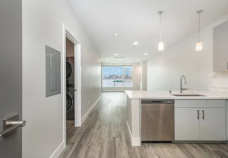 17XX Harbor Ave SW #400 — Photo 7