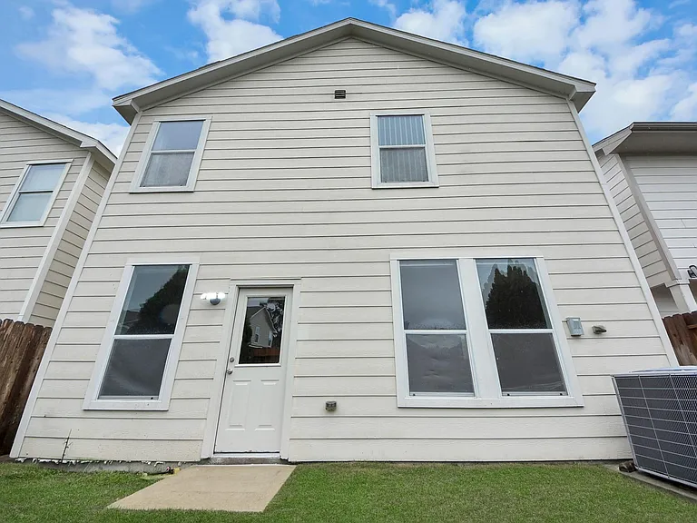 10062 Hillside Bayou Dr — Photo 45