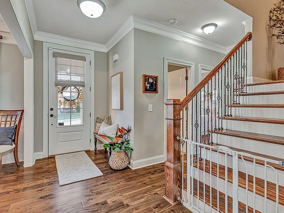 5th image of 156 Houghland St