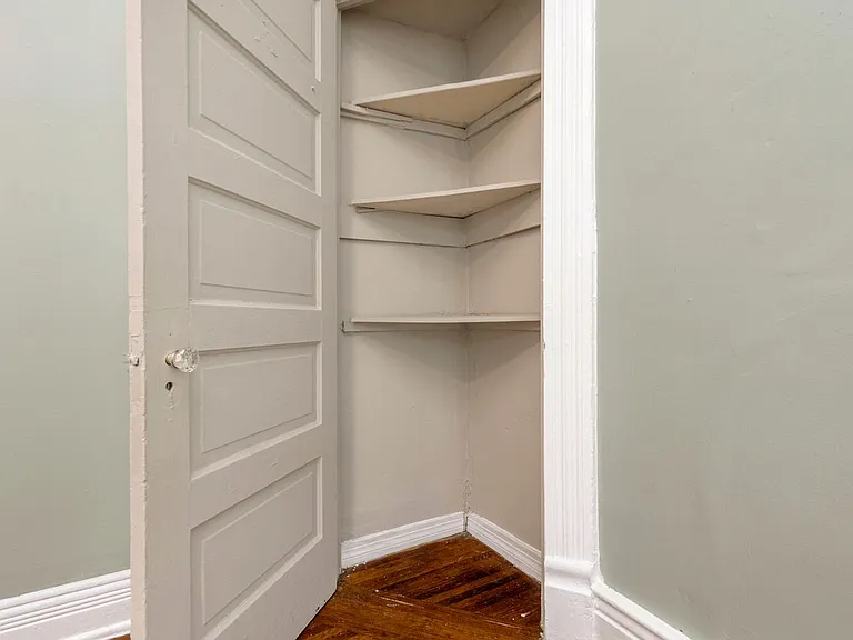 315 W Lee St — Photo 20
