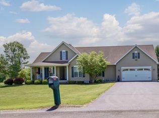152 Cherrywood Dr, Amsterdam, NY 12010
