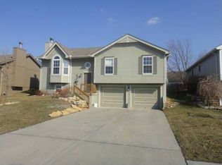 10631 N Charlotte St, Kansas City, MO 64155