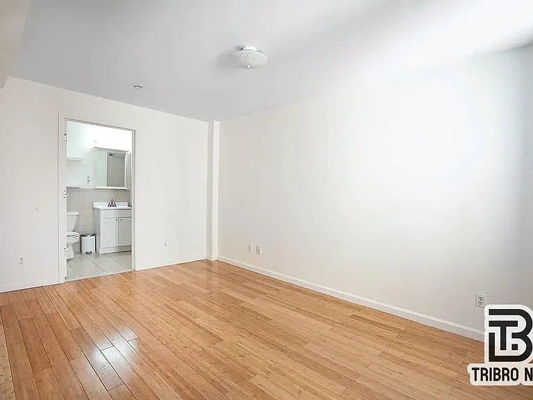 84-02 143rd St #403 — Photo 5