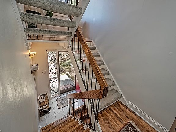 2nd image of 31 Maple Ct