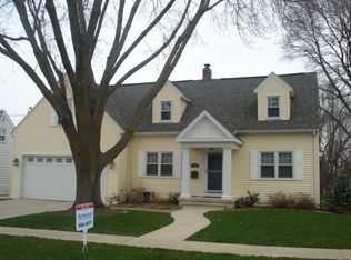 2105 Simpson St, Dubuque, IA 52003