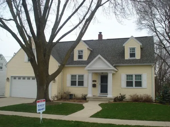 2105 Simpson St, Dubuque, IA 52003