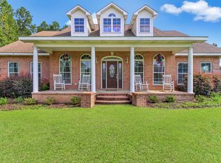 127 Robert E Lee Dr, Jesup, GA 31545