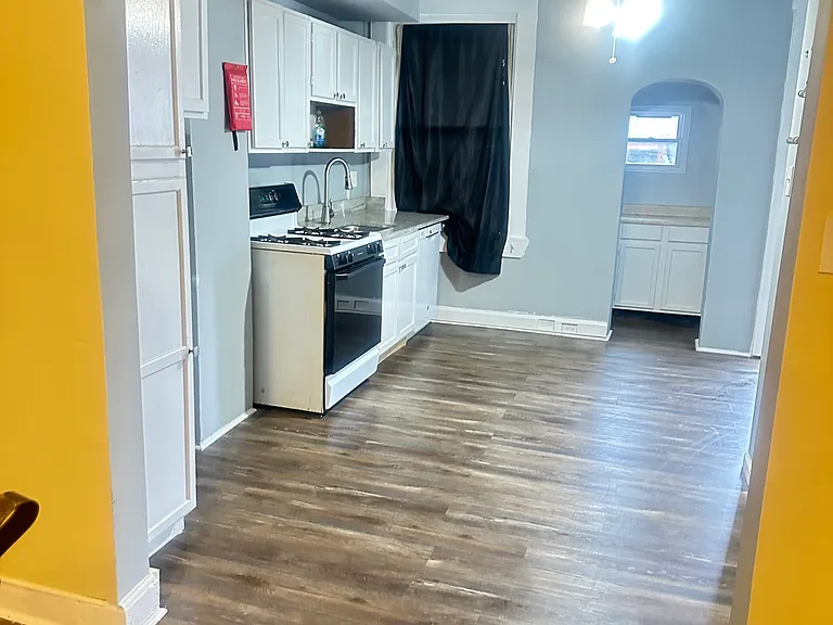 2240 Penrose Ave — Photo 12
