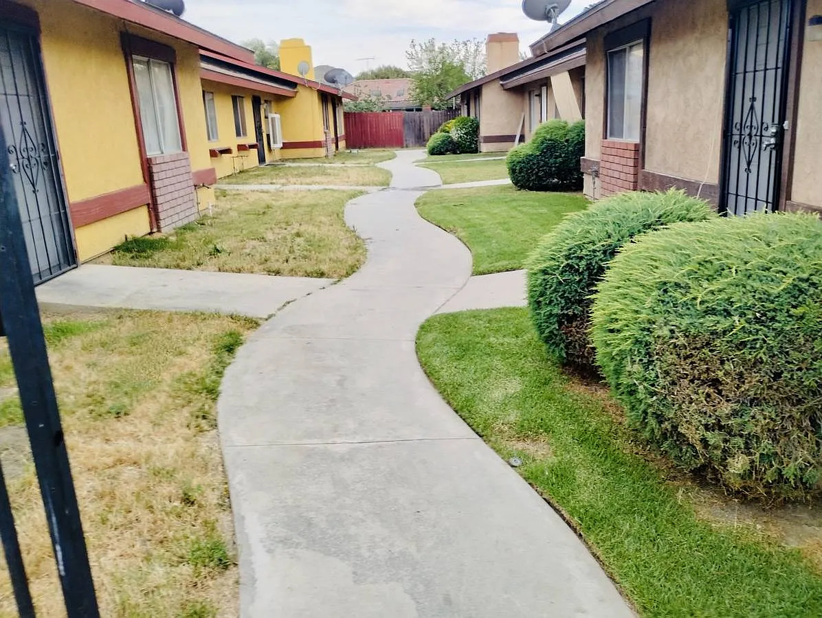 577 Montecito Ave — Photo 3