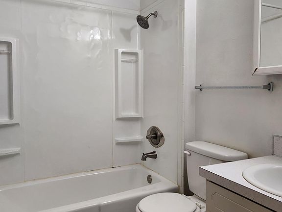 5th image of 306 W Union Ave #4