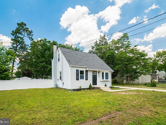 2nd image of 522 Laurel Blvd