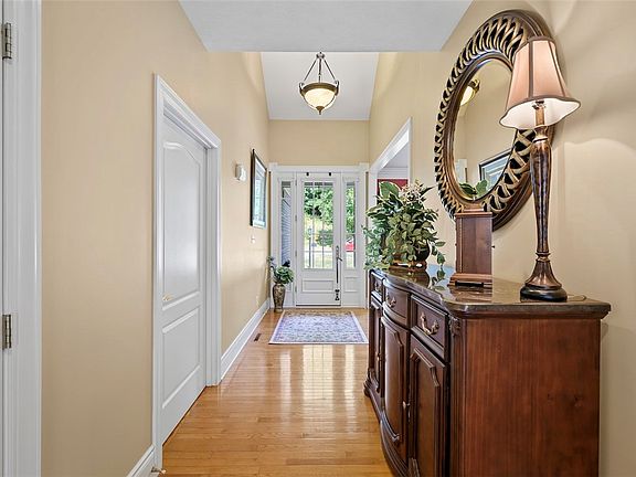 4th image of 160 Saint Ives Way