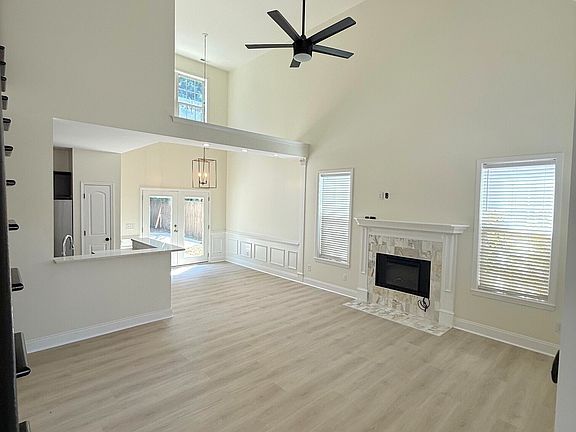 3rd image of 109 Garden Walk