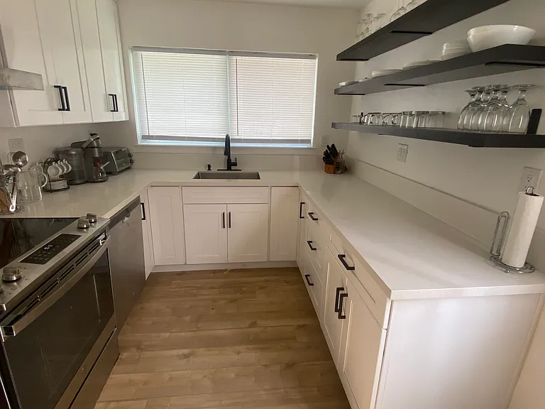 Hibiscus Dr — Photo 12