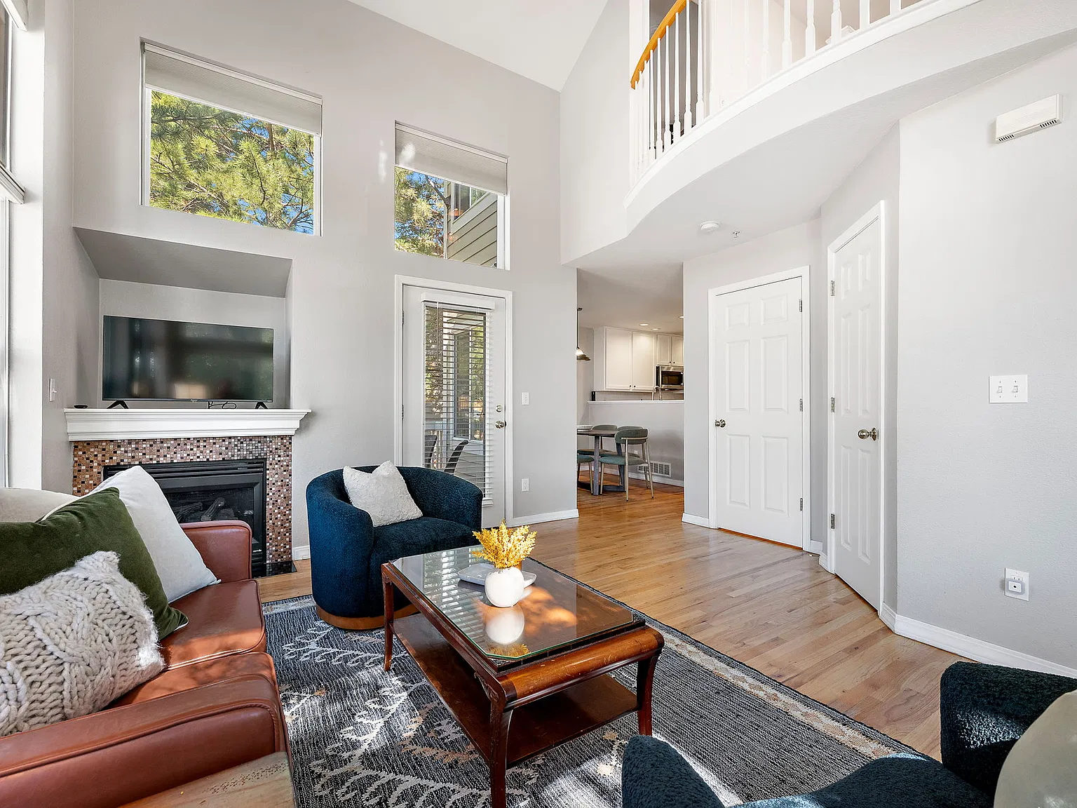 3 bed, 3.5 bath, 1840 sqft, $5,670 — Photo 3