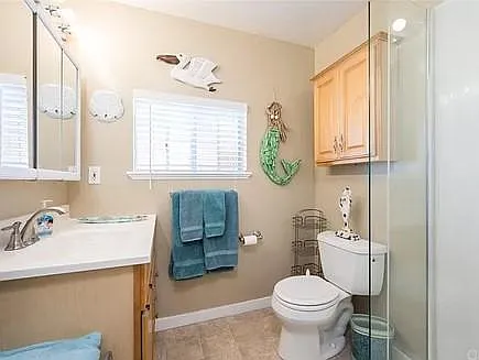 490 Whidbey St #A — Photo 12