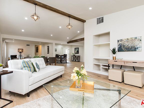 4th image of 5013 Zelzah Ave