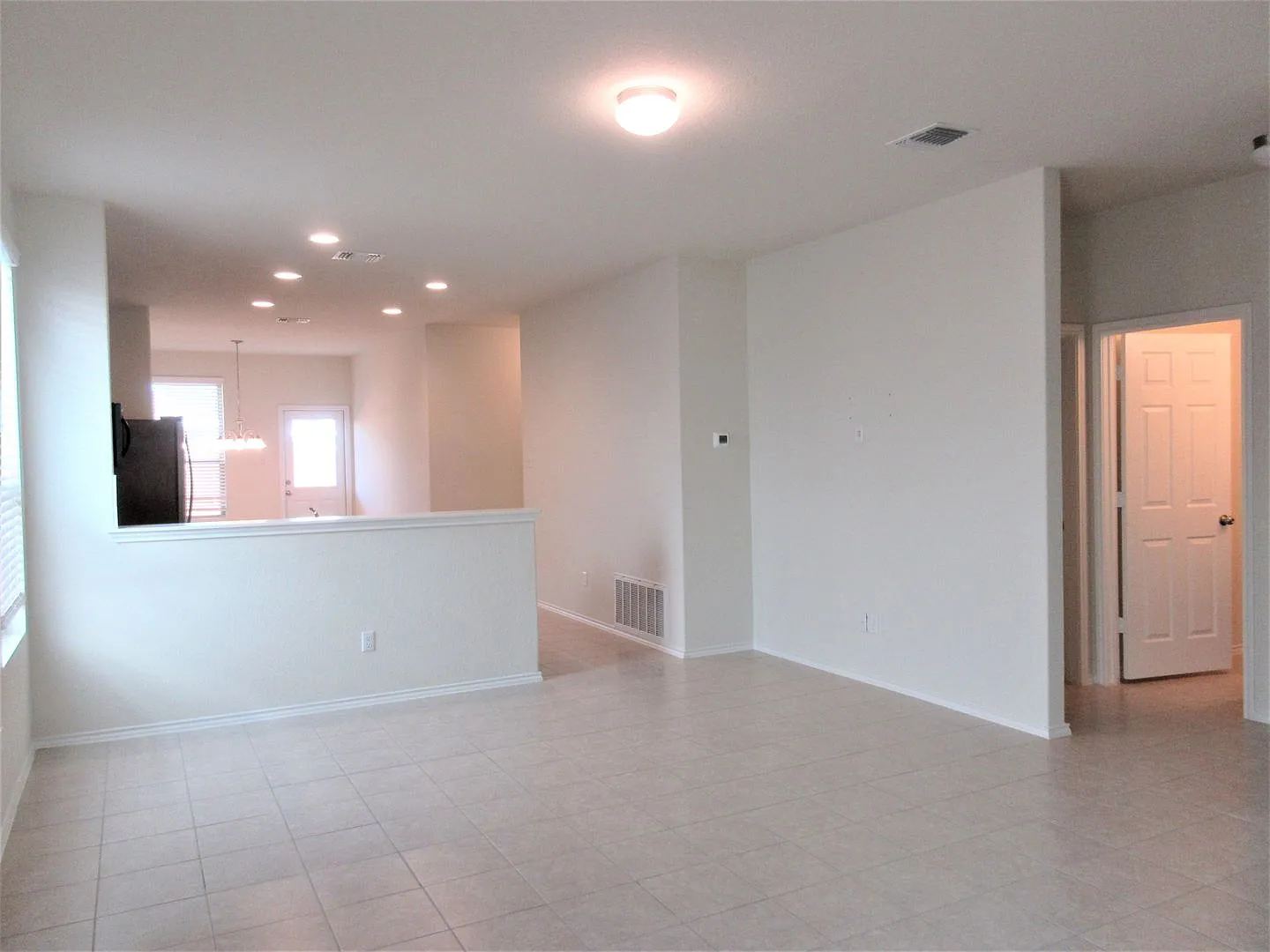3-bedroom/2-bath + Office in Summerlyn Community - Leander Schools — Photo 4